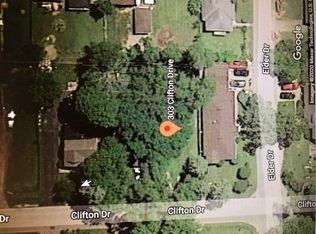303 Clifton Dr, Round Lake Park, IL 60073