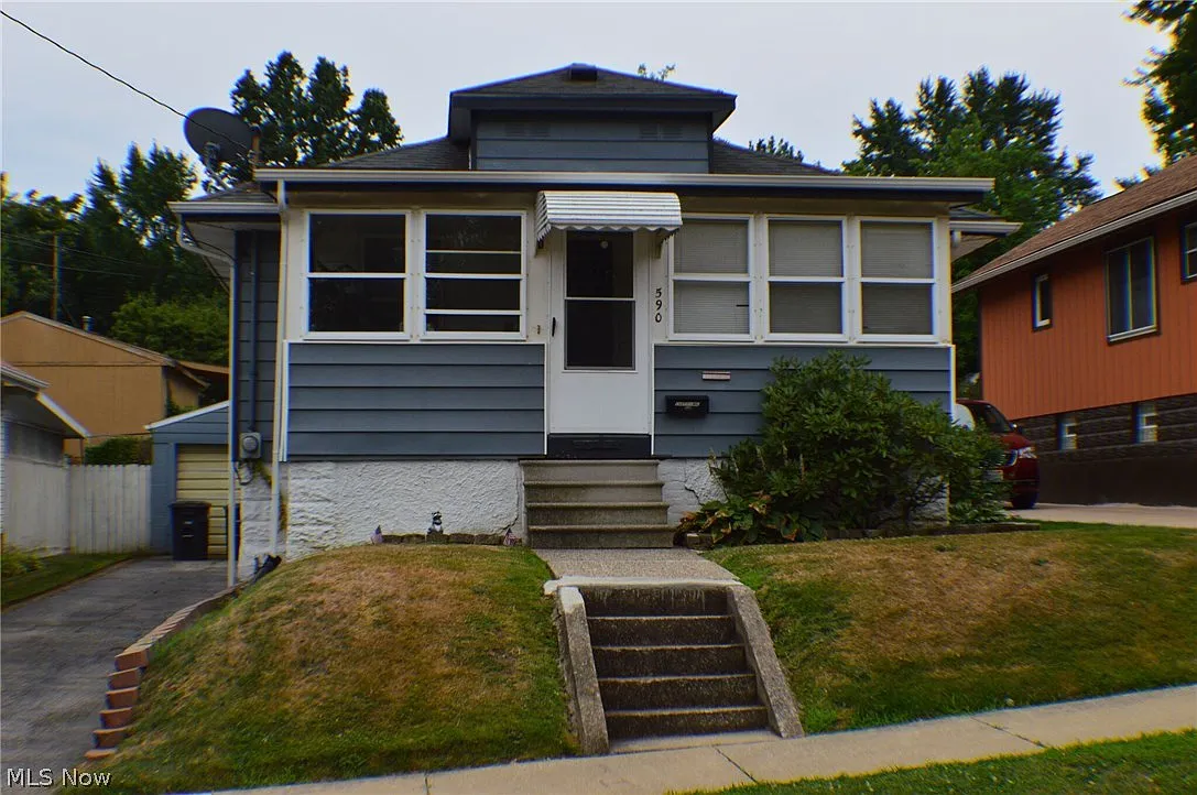 590 Plum St photo 1