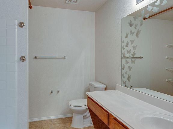 3rd image of 1068 Silver Spur Ln