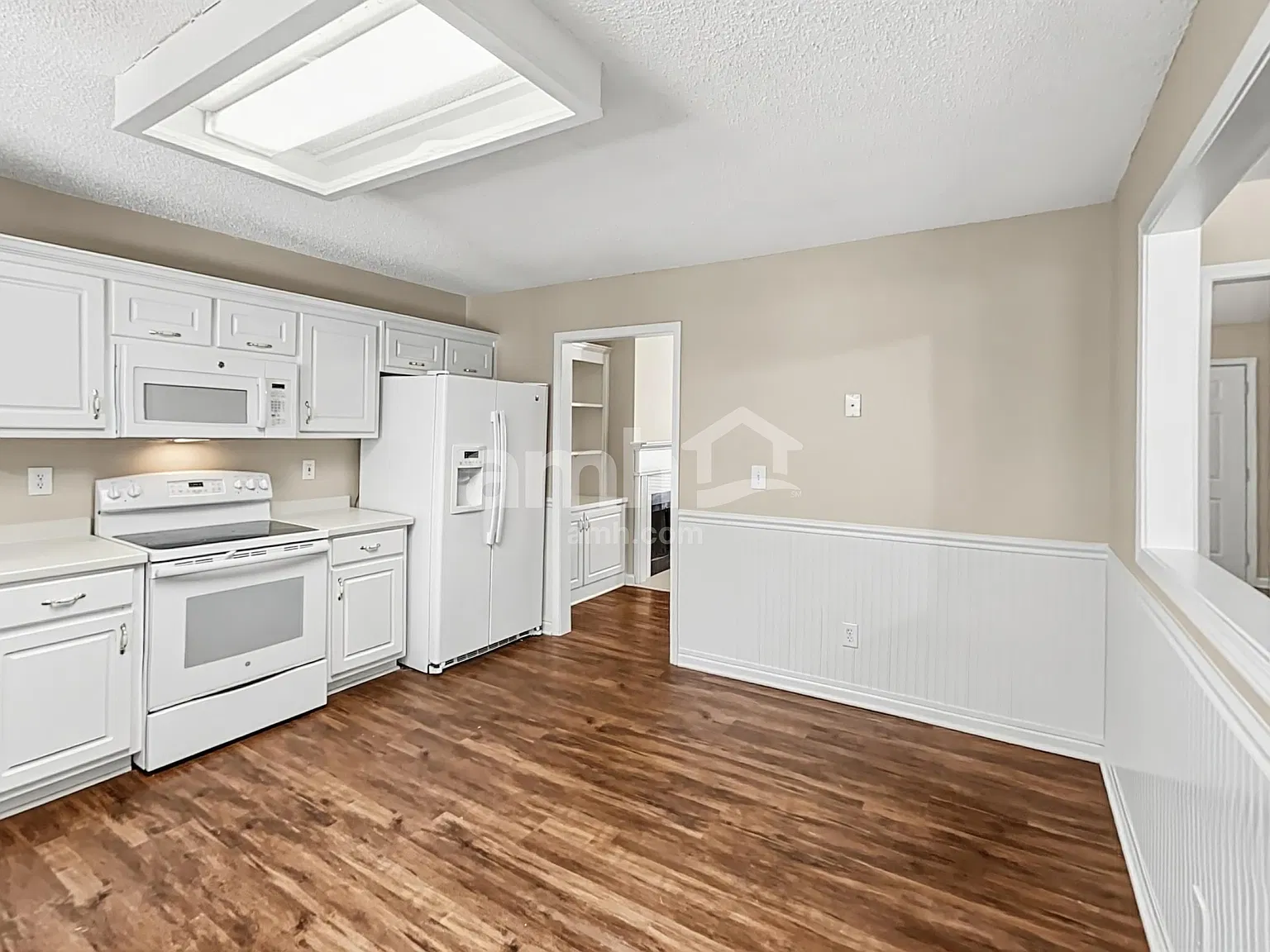 3 bed, 2.0 bath, 1409 sqft, $1,925 — Photo 3