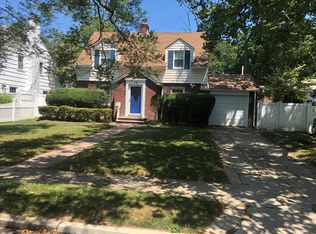 10 Beverly Pkwy, Freeport, NY 11520