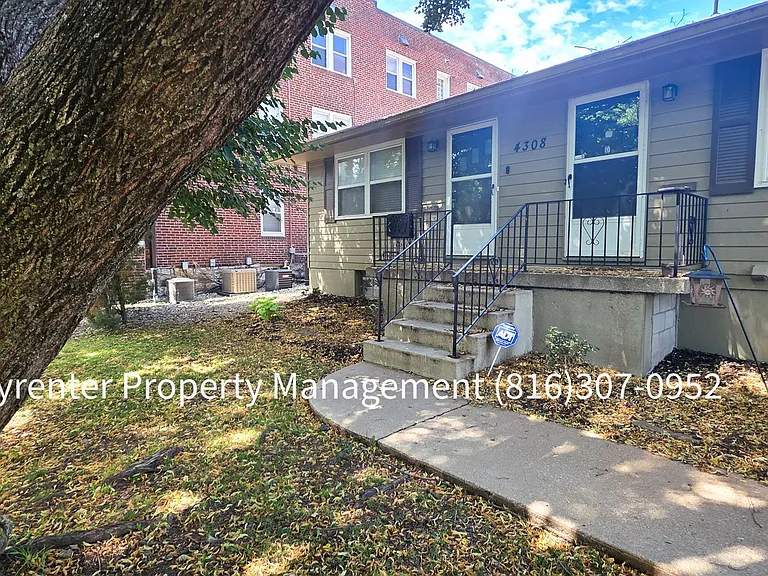 4308 Oak St — Photo 3