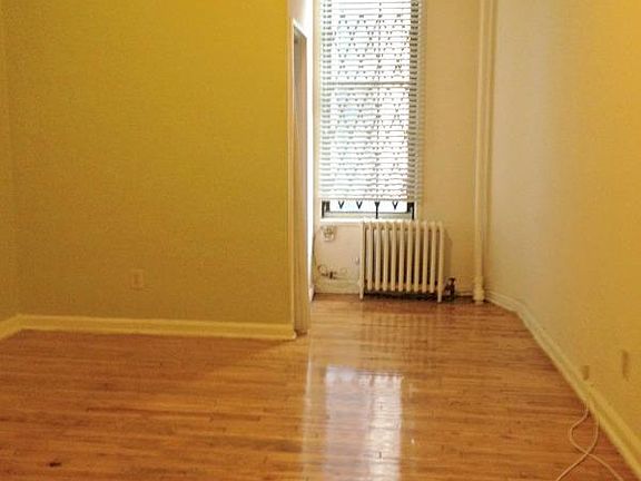 3rd image of 13 E 124th St APT D