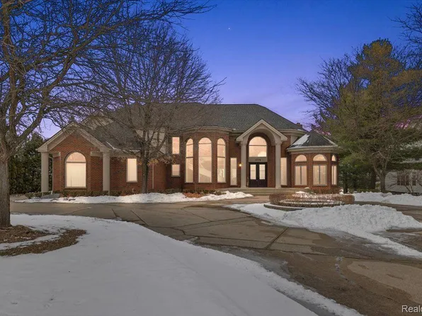 1774 Maplewood Ave, Bloomfield Hills, MI 48302