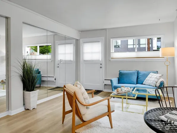 4407 SW Alaska Street #11, Seattle, WA 98116