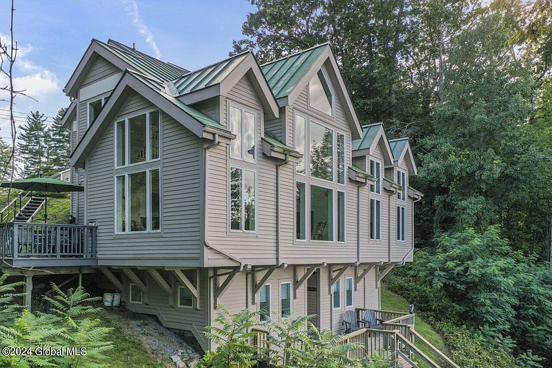 3rd image of 501 Crescent Avenue