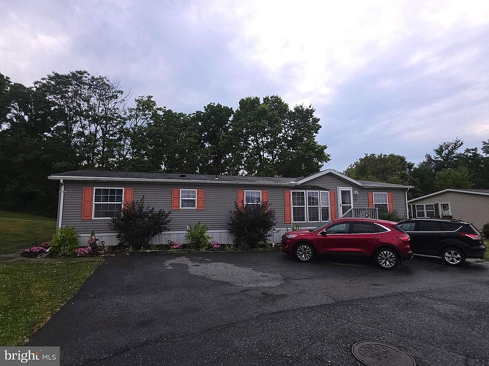 1st image of 17 Patricia Dr