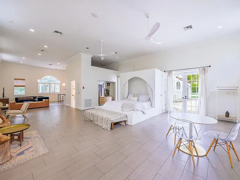 717 Forest Hill Blvd — Photo 6