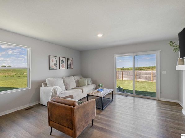 9408 Reynolds St, Omaha, NE 68122 view 4