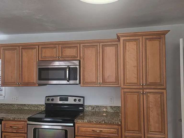1068 Sharon Dr — Photo 7