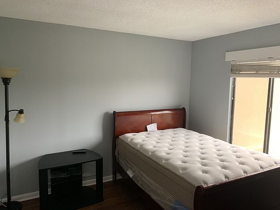 5th image of 1600 Park Cir APT 817