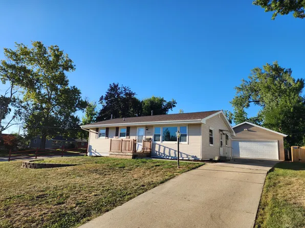 2223 Brookland Dr NE, Cedar Rapids, IA 52402