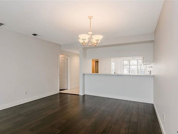 4th image of 205 Fox Hill Dr