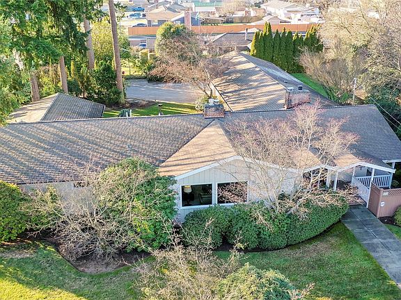 3rd image of 8626 52nd Avenue NE