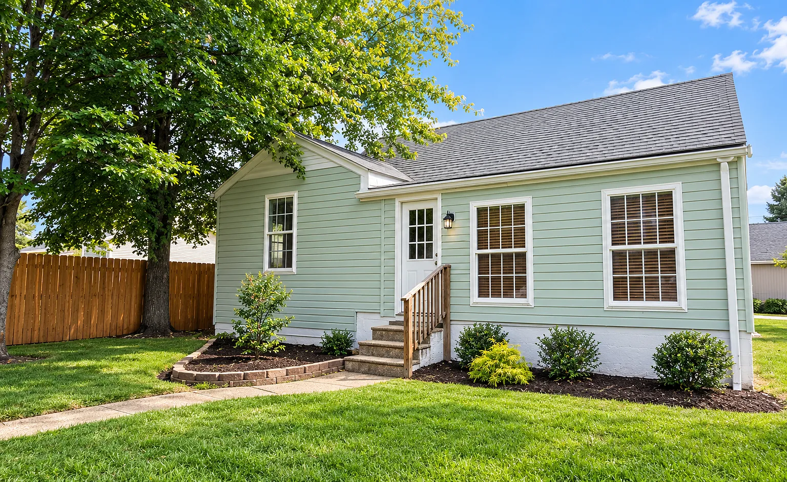4 bed, $2,500 — Photo 1