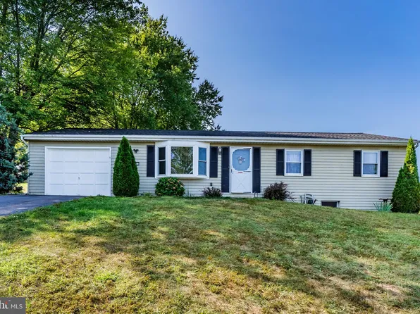 12 Pinetree Dr, Mechanicsburg, PA 17055