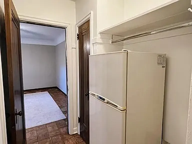 960 Goodrich Ave — Photo 4