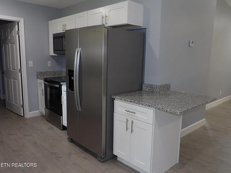 707 Oneida Ln — Photo 5