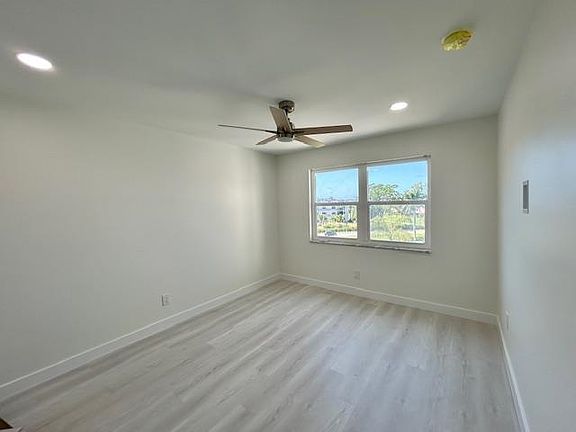 5th image of 6220 Augusta Dr APT 413