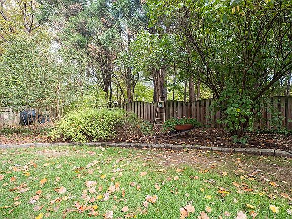 4th image of 361 Birchridge Dr