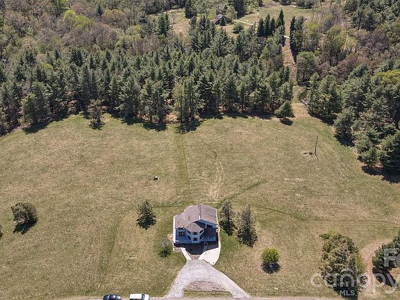 4th image of 216 Deer Track Ln