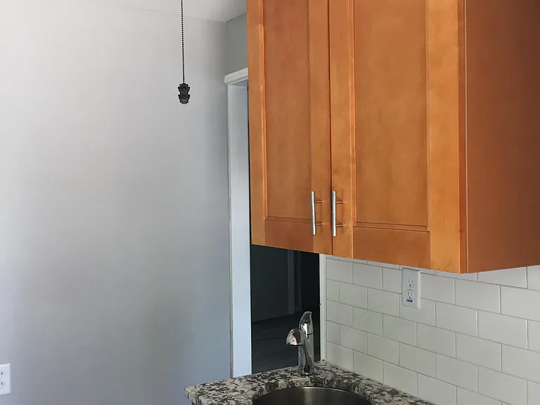 15 Webster Park Ave — Photo 9