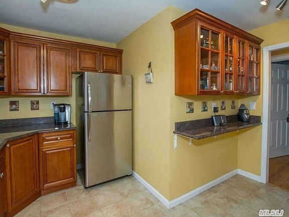 3rd image of 3218 Wilshire Ln