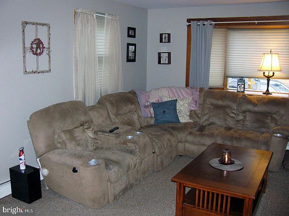 4th image of 105 N Lincoln Ave