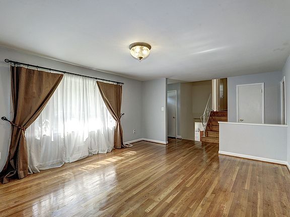5th image of 1703 Westmoreland St