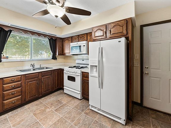 5th image of 56718 Driftwood Dr