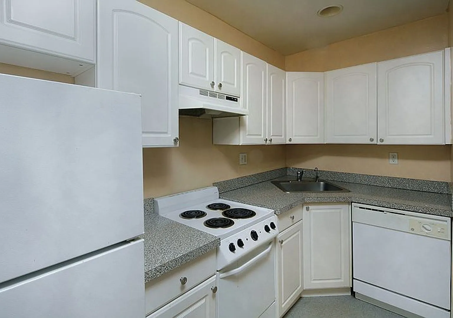 Allston two-bed w/heat — Photo 2