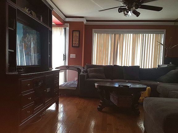 4th image of 27 Ramsey Ln