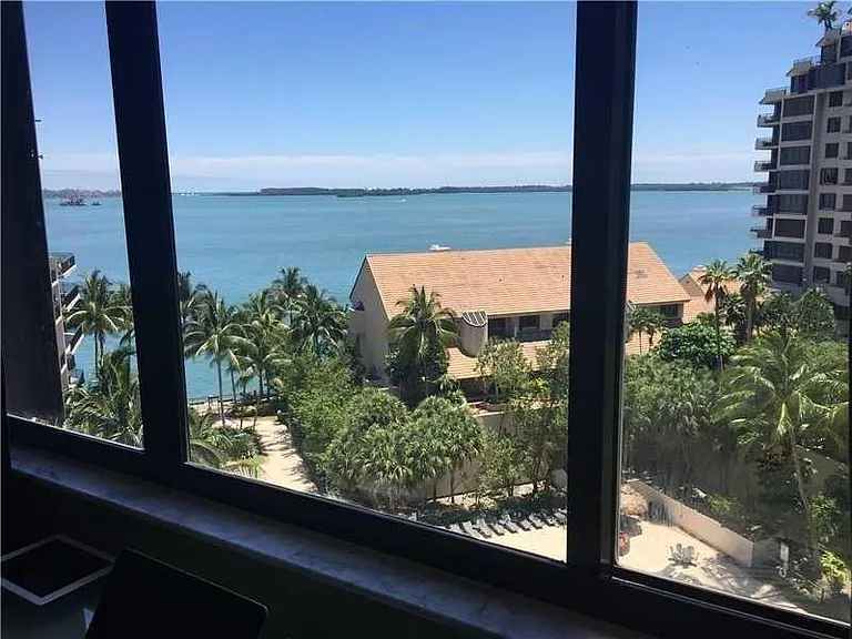520 Brickell Key Dr #25 — Photo 3