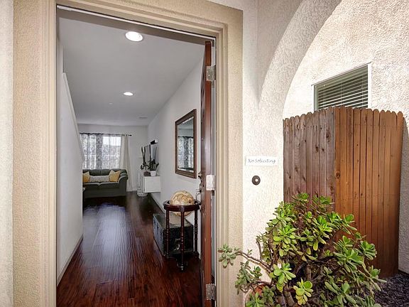 5th image of 8942 Great Rock Cir