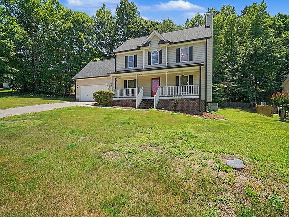 3rd image of 401 Holly Berry Ln