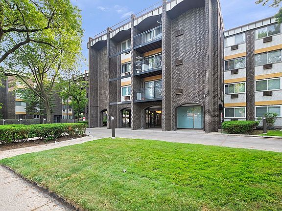 2nd image of 6800 N California Ave APT 2A