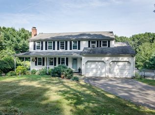 8 Pleasant View Dr, East Granby, CT 06026