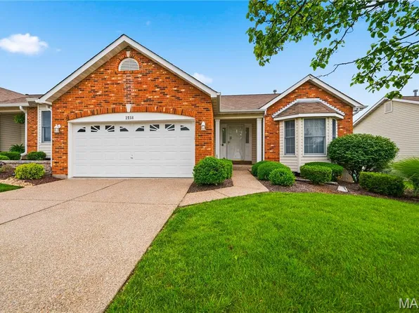 2114 Farnsworth Dr #B, Ofallon, MO 63368