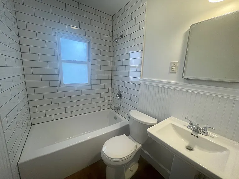 Duplex on Saluda Ave. - Near 5 Points — Photo 7