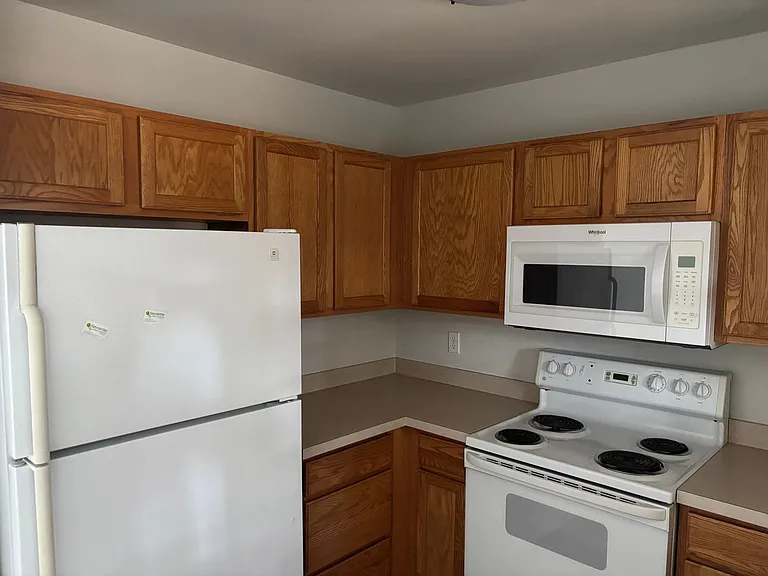 122 Hornby Cir — Photo 4