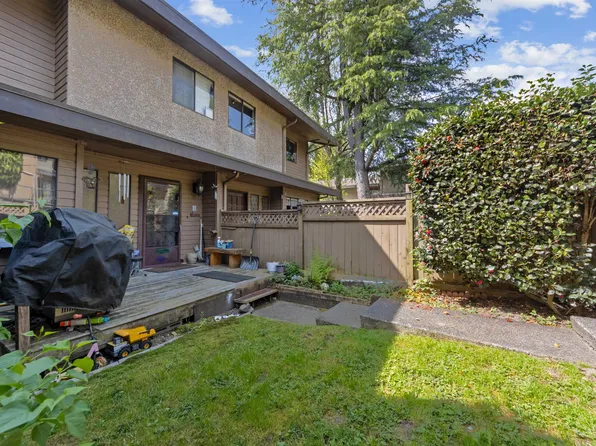 6884 Bromley Ct, Burnaby, BC V5B 4R4