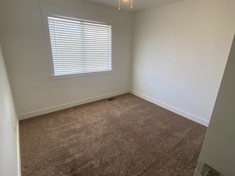 350 W 1045 N — Photo 5