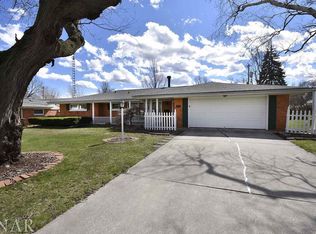 1909 Owens Dr, Bloomington, IL 61701