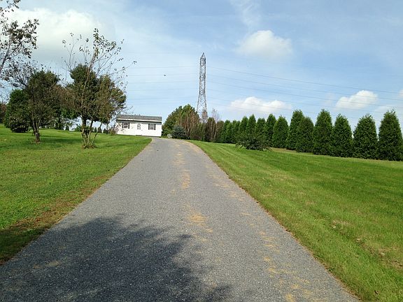 Driveway/detached garage