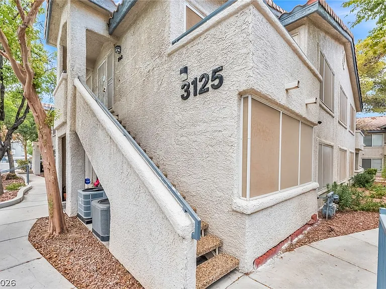 3125 Casey Dr #202 — Photo 2