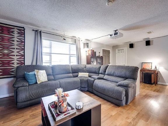 4th image of 42 Leicester Dr