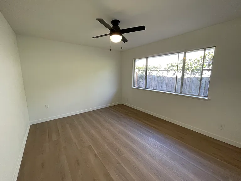 1707 Loma Dr #1/2 — Photo 8