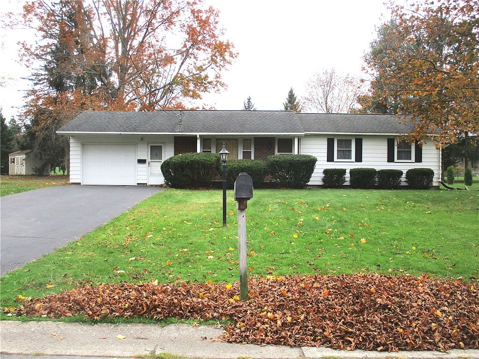 1st image of 10 Francis Dr