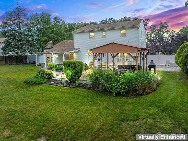 16 London Dr — Photo 46