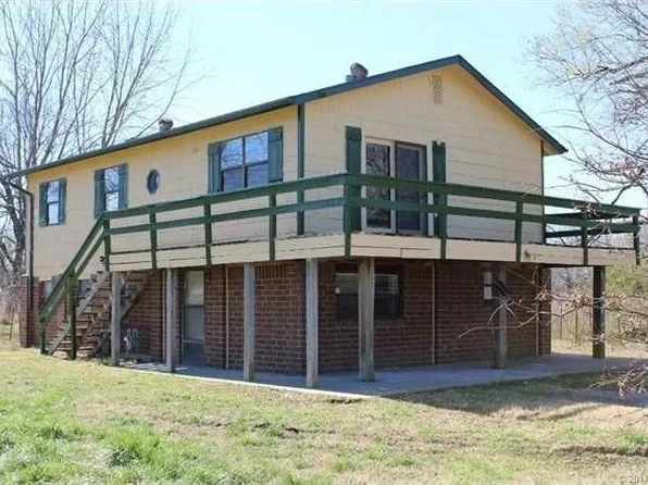 621 E Knisley Ave, Checotah, OK 74426